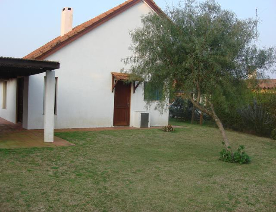 Casa ID.169 - ASA EN TIO TOM A 1 CUADRA Y MEDIA DE LA PLAYA