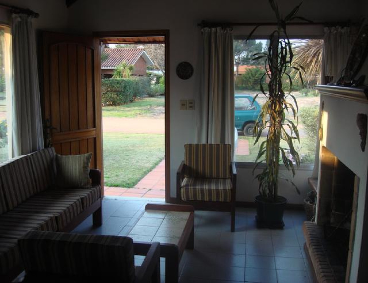 Casa ID.169 - ASA EN TIO TOM A 1 CUADRA Y MEDIA DE LA PLAYA