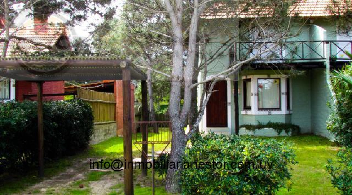 Casa ID.191 - Cómodo, funcional, amplia unidad duplex a una cuadra de la playa