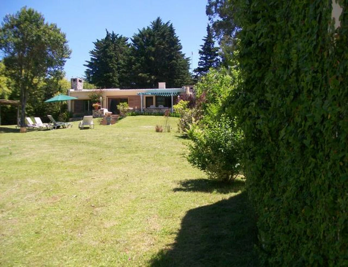 Casa ID.233 - Hermosa casa quinta compuesta de 3 construcciones, Casa de Huéspedes