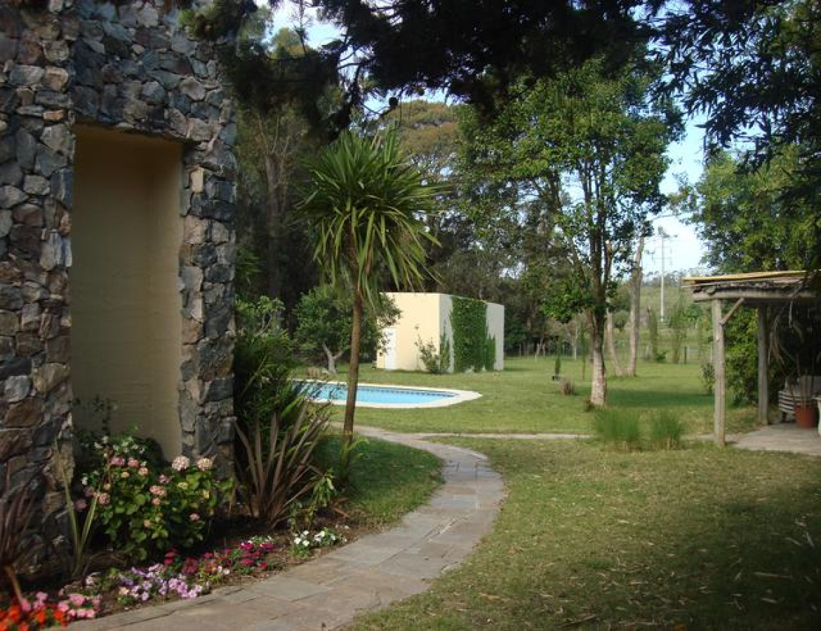 Casa ID.233 - Hermosa casa quinta compuesta de 3 construcciones, Casa de Huéspedes