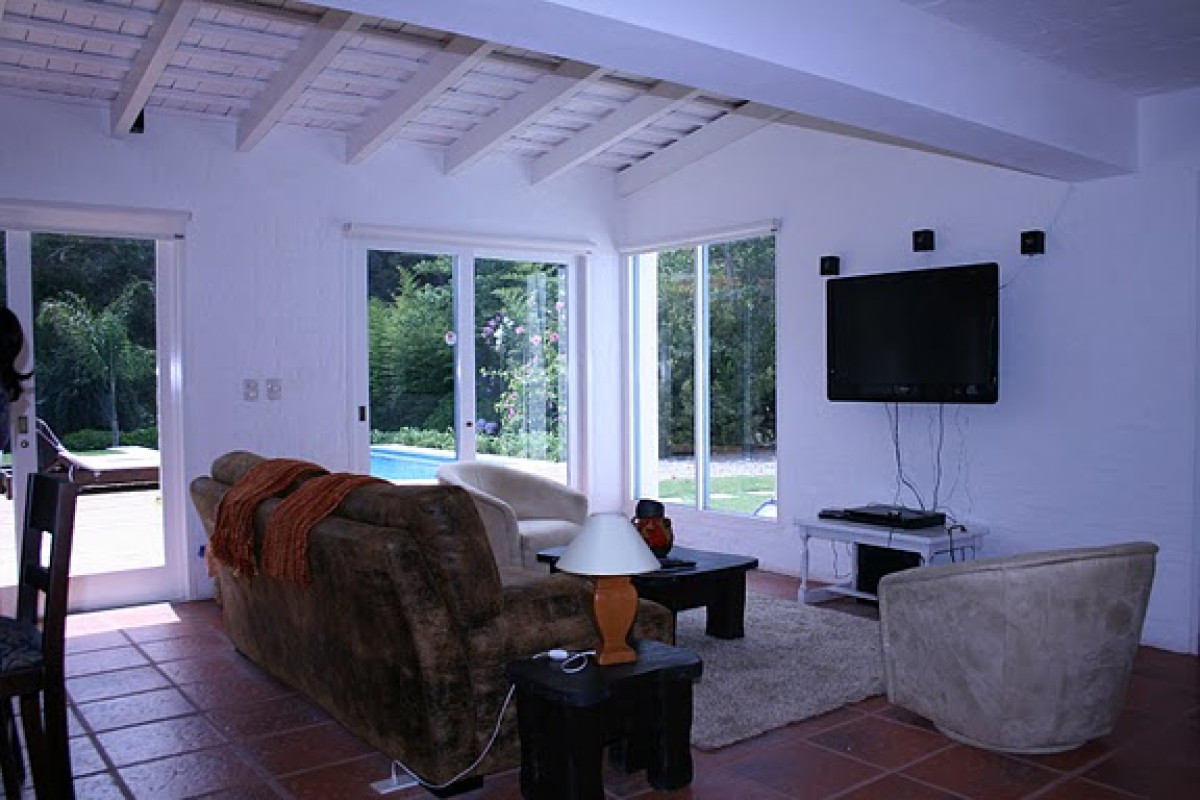 Casa ID.353 - Muy linda casa con vista al mar, ubicada a metros de la playa