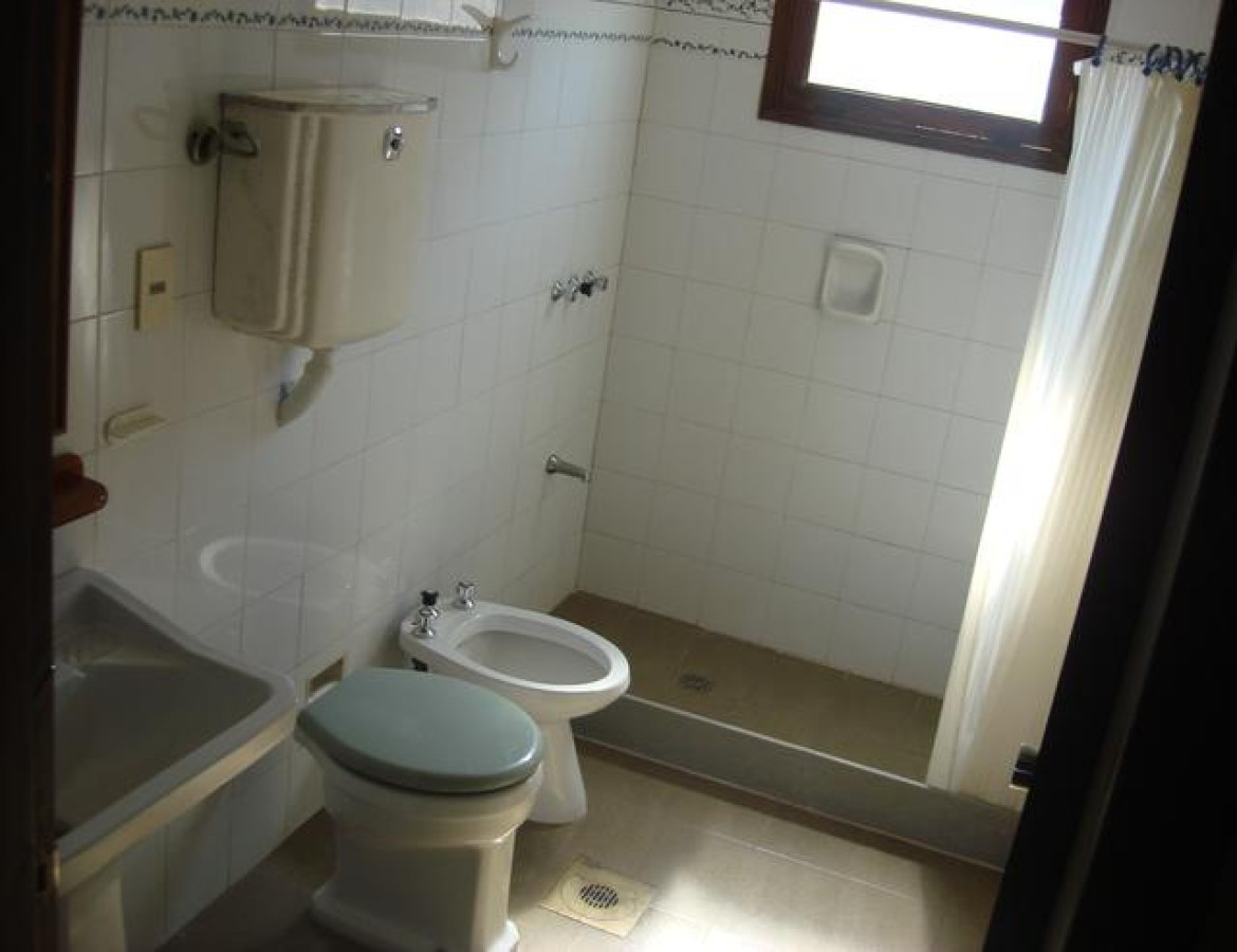 Casa ID.490 - Casa en Tio Tom, muy linda, con 3 Dormitorio