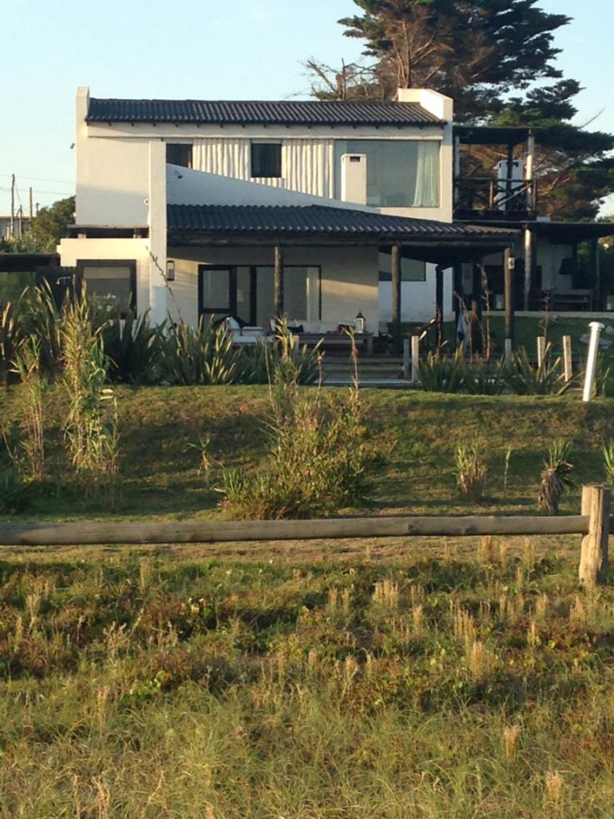 Casa ID.149 - Venta Casa en primera línea al mar, Punta Ballena 