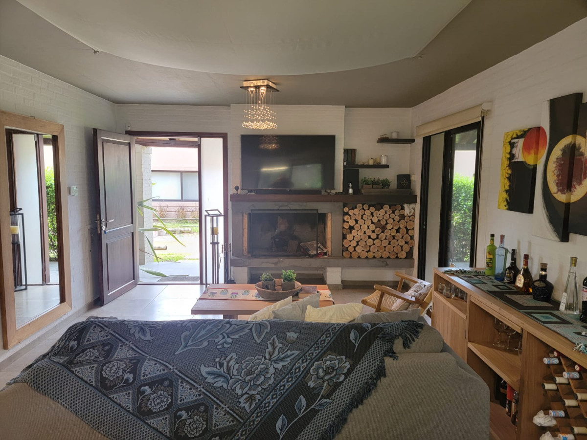 Casa ID.6306 - Venta casa tipo duplex en barrio privado Punta del Este 