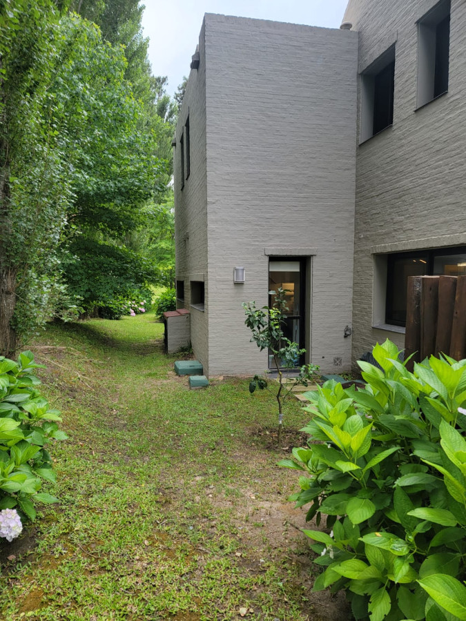 Casa ID.6306 - Venta casa tipo duplex en barrio privado Punta del Este 