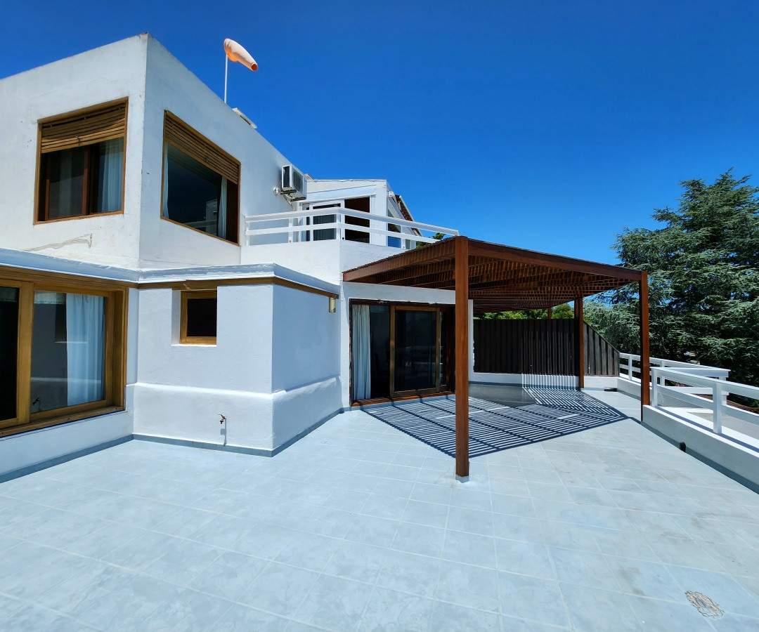 Casa ID.466 - Venta casa tipo posada de 9 apartamentos. Punta Ballena 