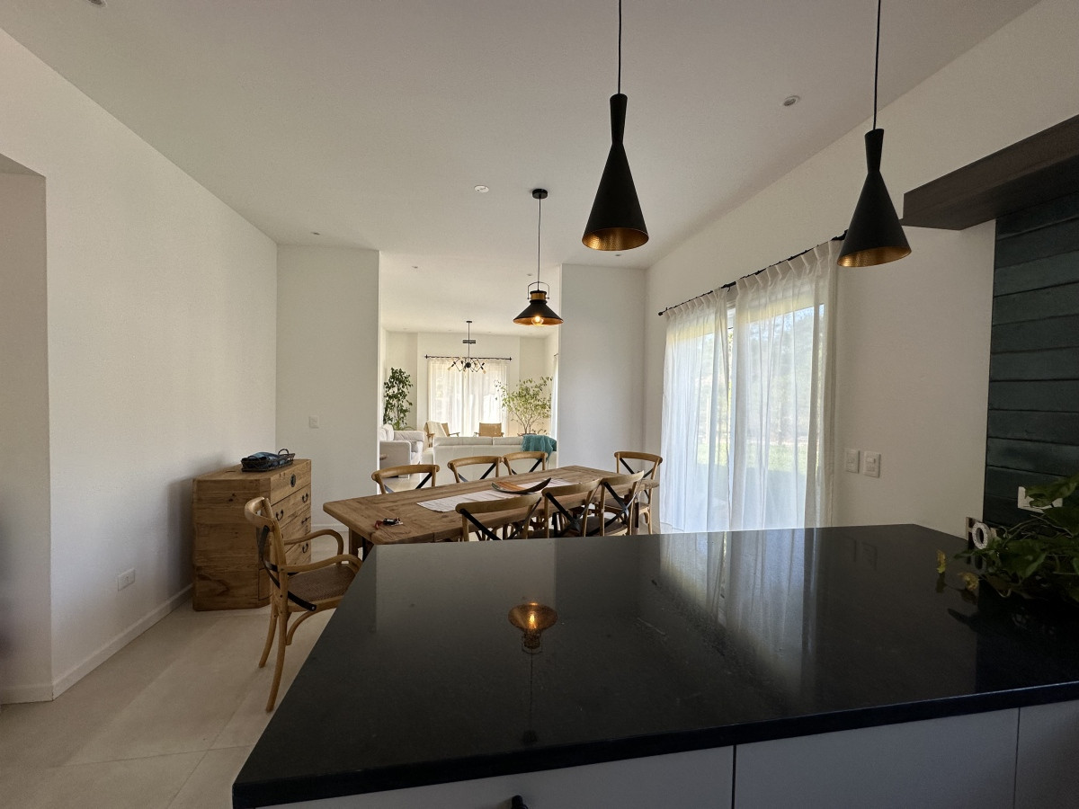 Casa ID.6427 - Venta casa en zona Chihuahua, Punta Ballena 