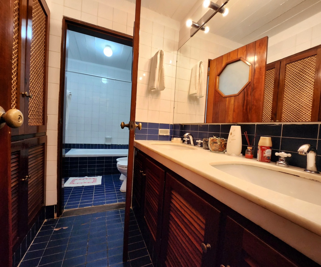 Casa ID.466 - Venta casa tipo posada de 9 apartamentos. Punta Ballena 