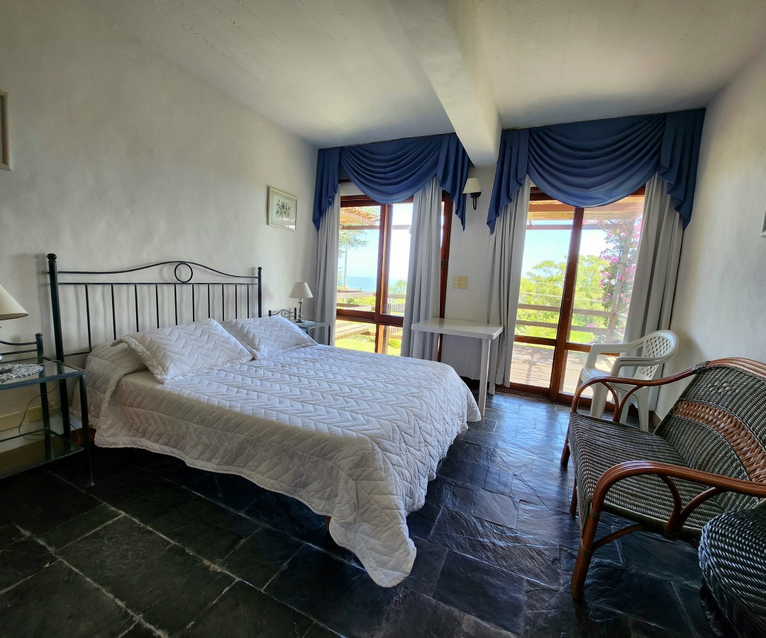 Casa ID.466 - Venta casa tipo posada de 9 apartamentos. Punta Ballena 