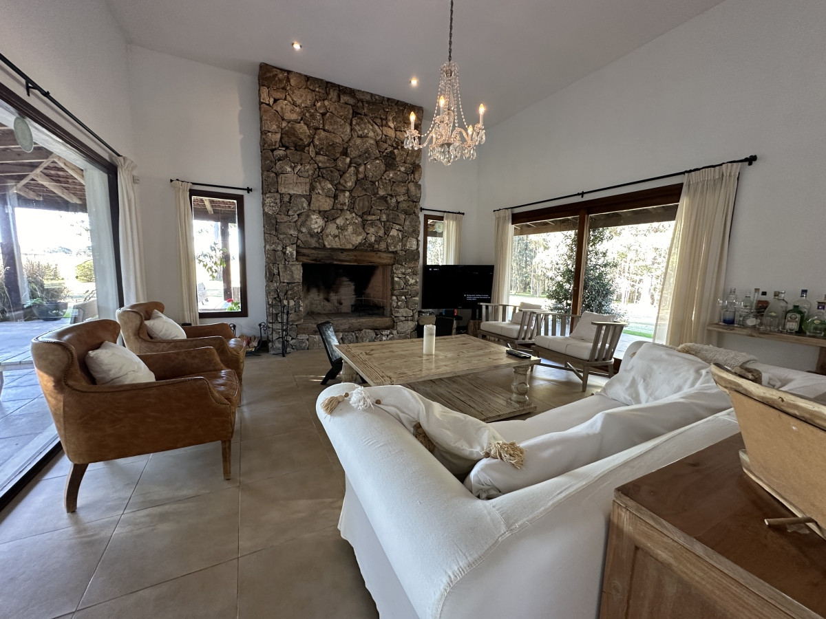 Casa ID.6591 - Venta casa en barrio semi cerrado Las Silvias, Punta Ballena 