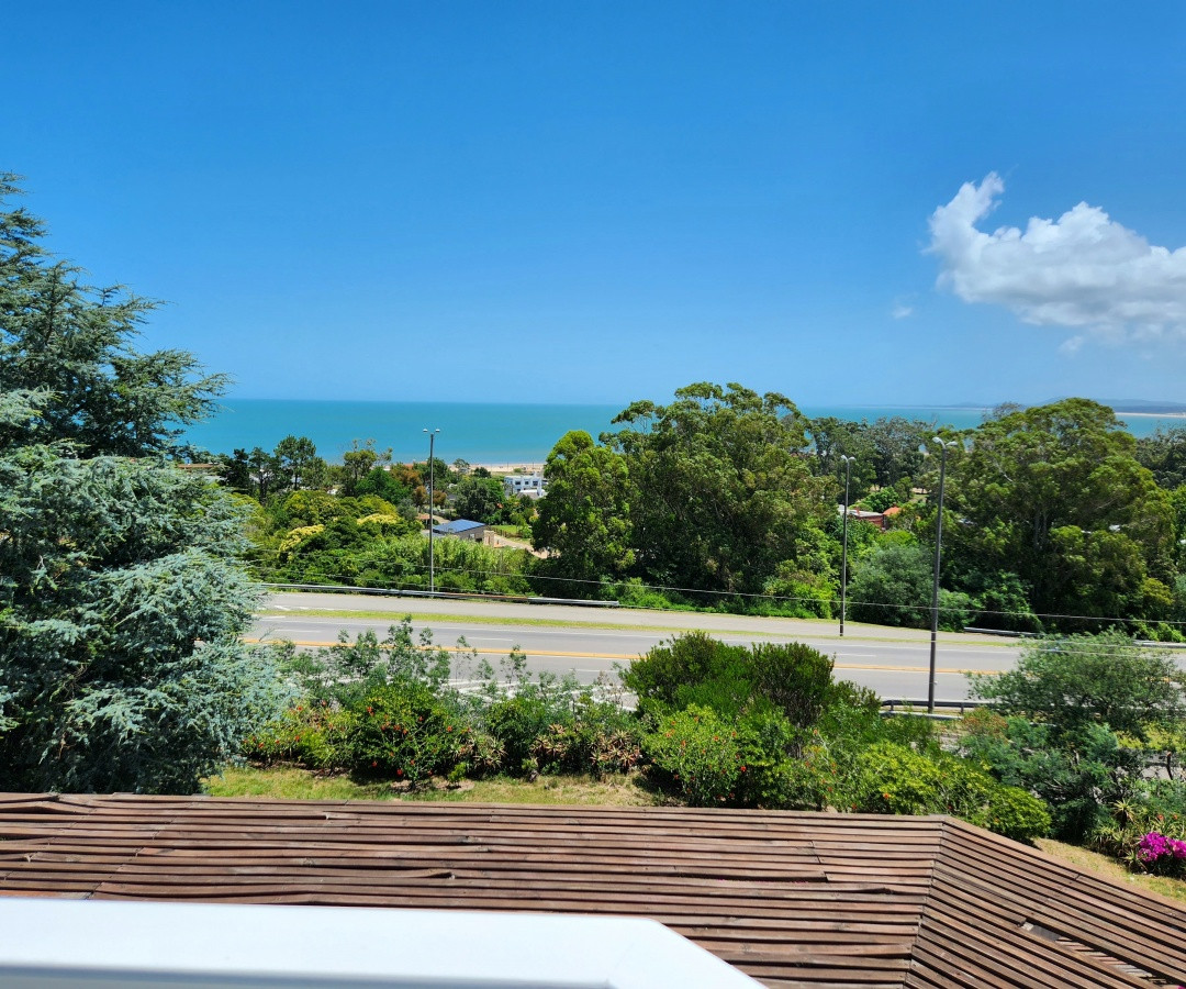 Casa ID.466 - Venta casa tipo posada de 9 apartamentos. Punta Ballena 