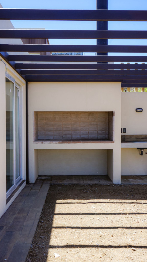 Casa ID.6880 - Venta casa en Punta Fria, Piriapolis 