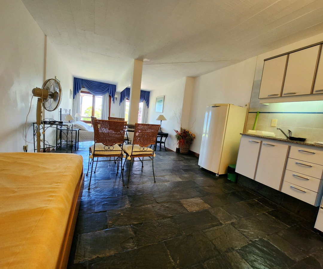 Casa ID.466 - Venta casa tipo posada de 9 apartamentos. Punta Ballena 
