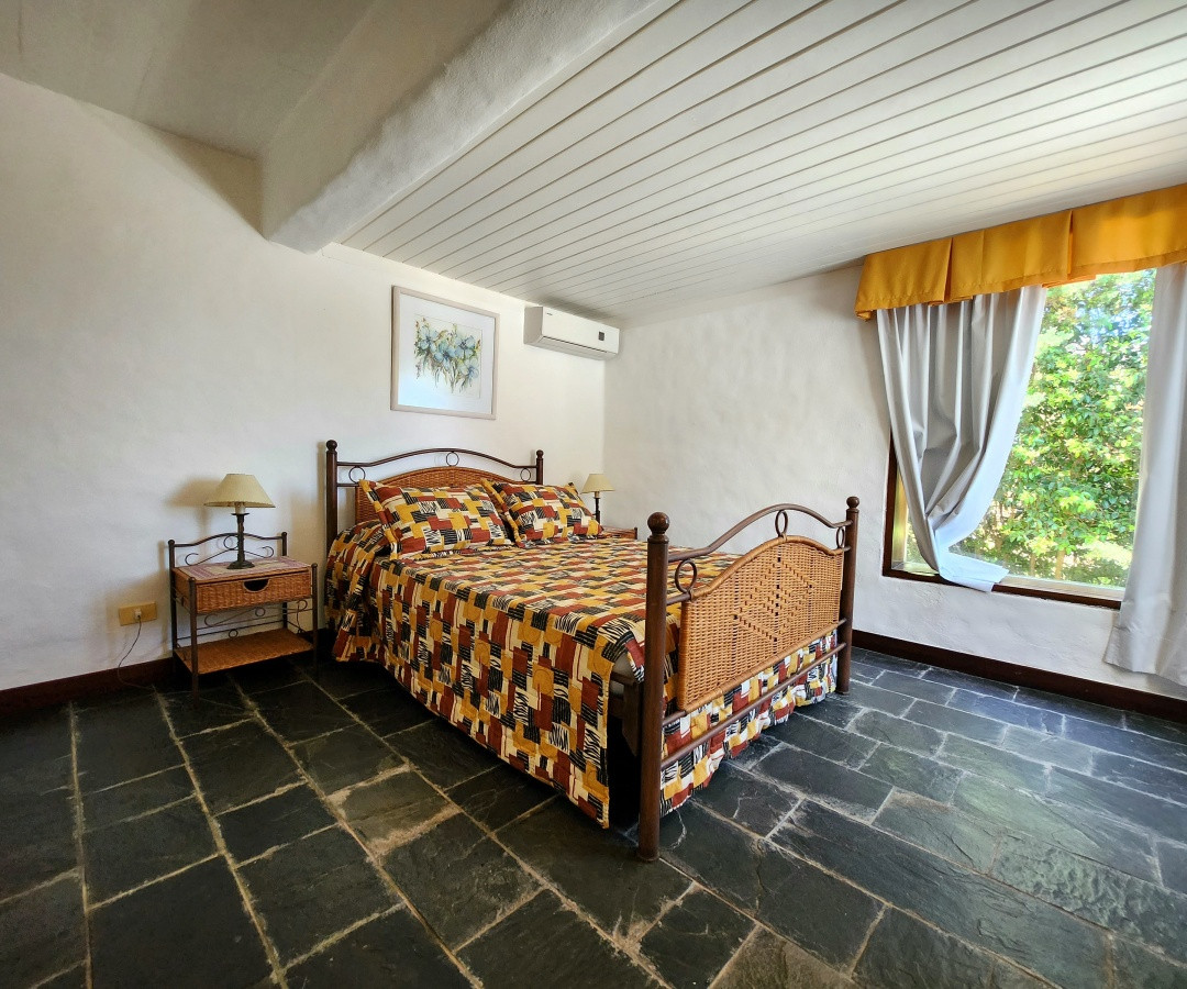 Casa ID.466 - Venta casa tipo posada de 9 apartamentos. Punta Ballena 
