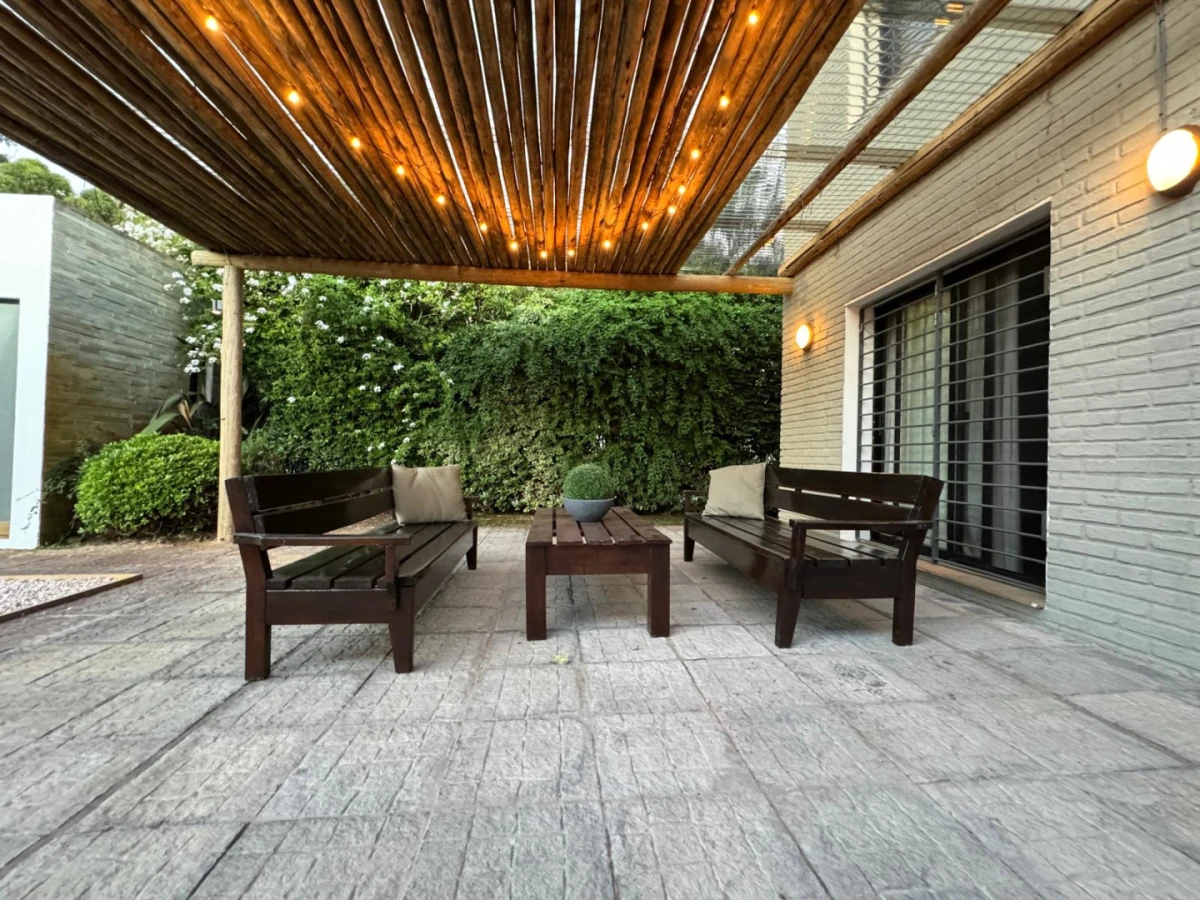 Casa ID.569 - IMPORTANTE Y MODERNA RESIDENCIA  EN SOLANAS