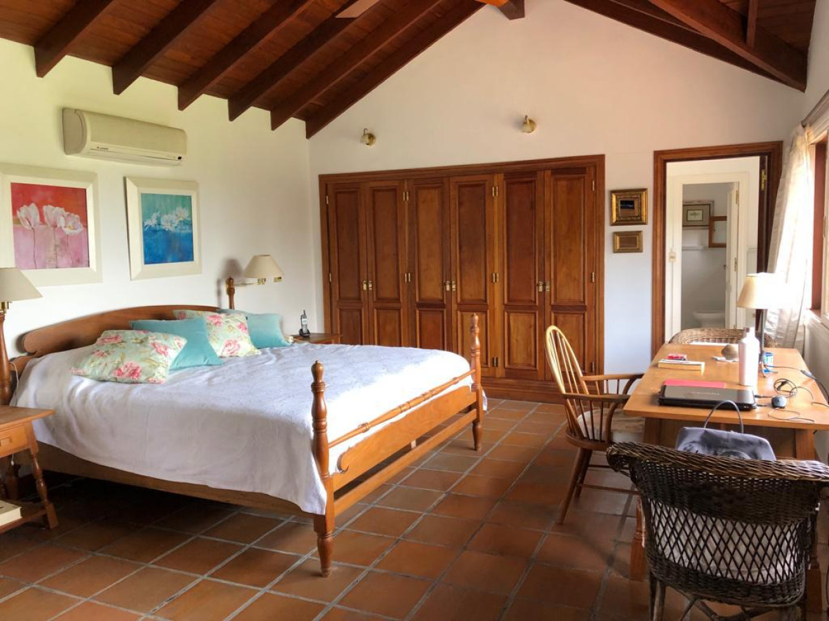 Casa ID.180 - En Solanas hermosa casa  primera linea al mar