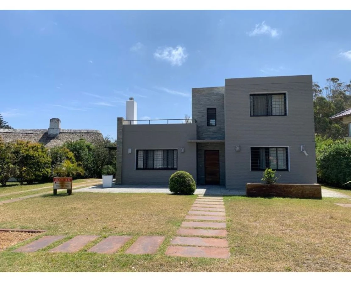 Casa ID.569 - IMPORTANTE Y MODERNA RESIDENCIA  EN SOLANAS