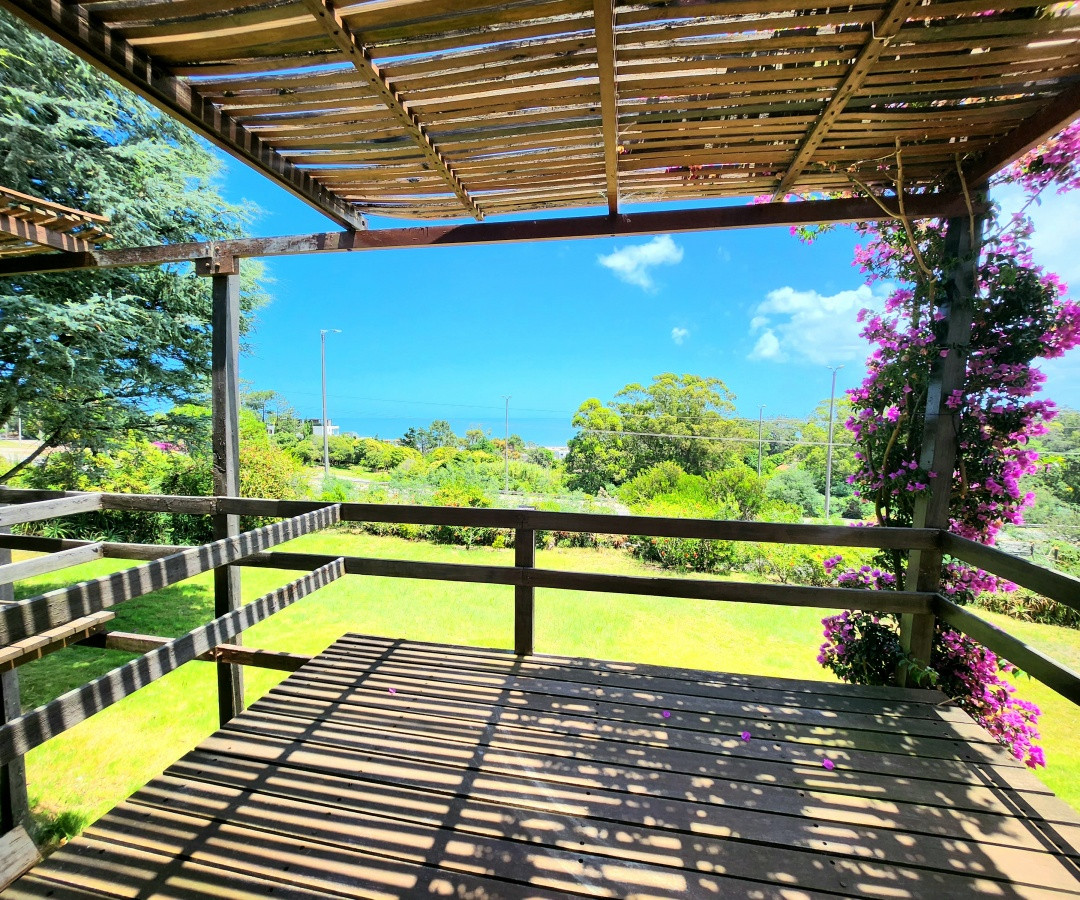 Casa ID.466 - Venta casa tipo posada de 9 apartamentos. Punta Ballena 