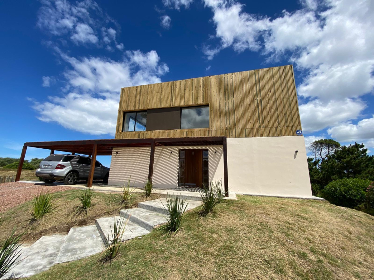 Casa ID.6448 - Venta casa en zona Chihuahua Punta Ballena 