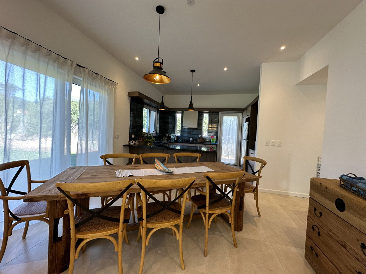 Casa ID.6427 - Venta casa en zona Chihuahua, Punta Ballena 