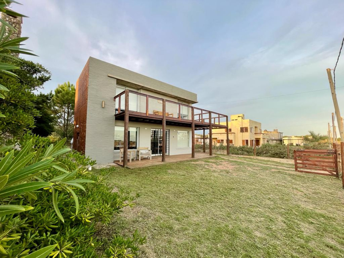 Casa ID.788 - PRIMERA LINEA ESPECTACULAR CASA