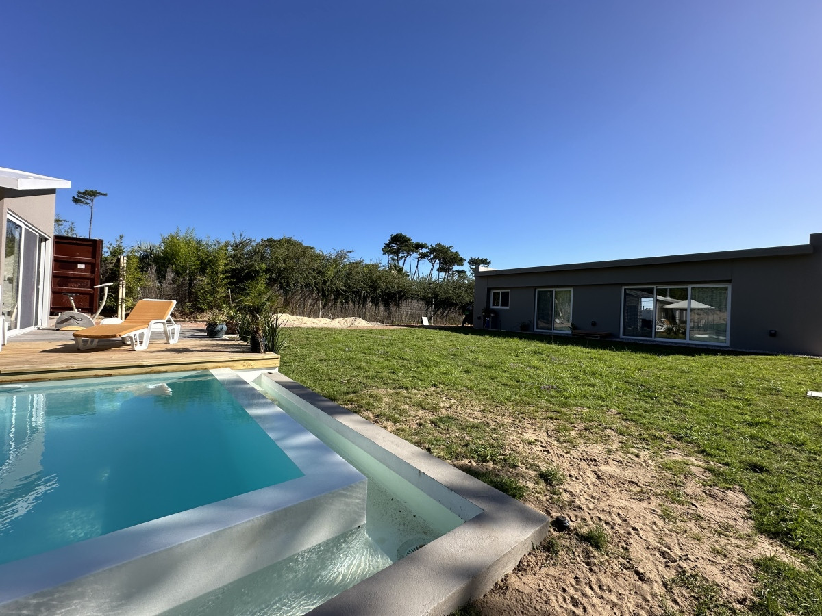 Casa ID.6427 - Venta casa en zona Chihuahua, Punta Ballena 