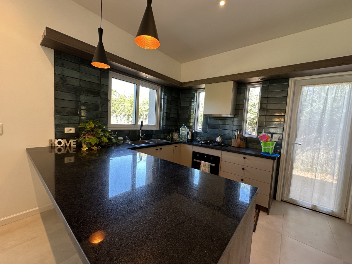 Casa ID.6427 - Venta casa en zona Chihuahua, Punta Ballena 