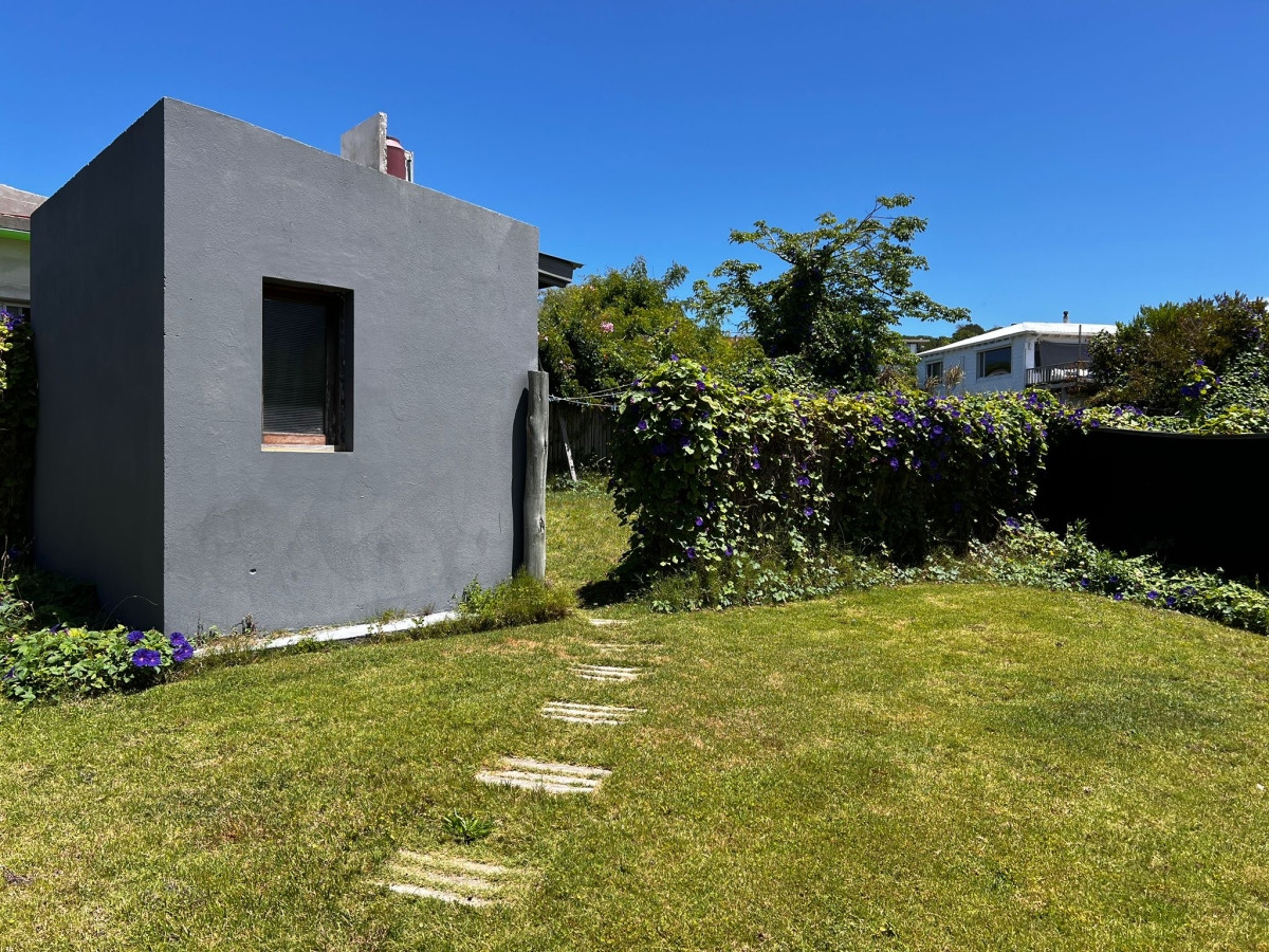 Casa ID.553 - Impecable casa, con amplias vistas a la bahia de Punta del Este y Punta Ballena. 