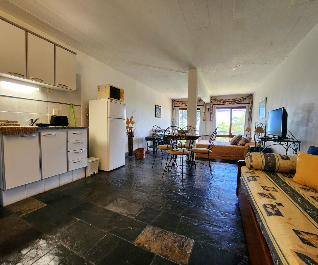 Casa ID.466 - Venta casa tipo posada de 9 apartamentos. Punta Ballena 
