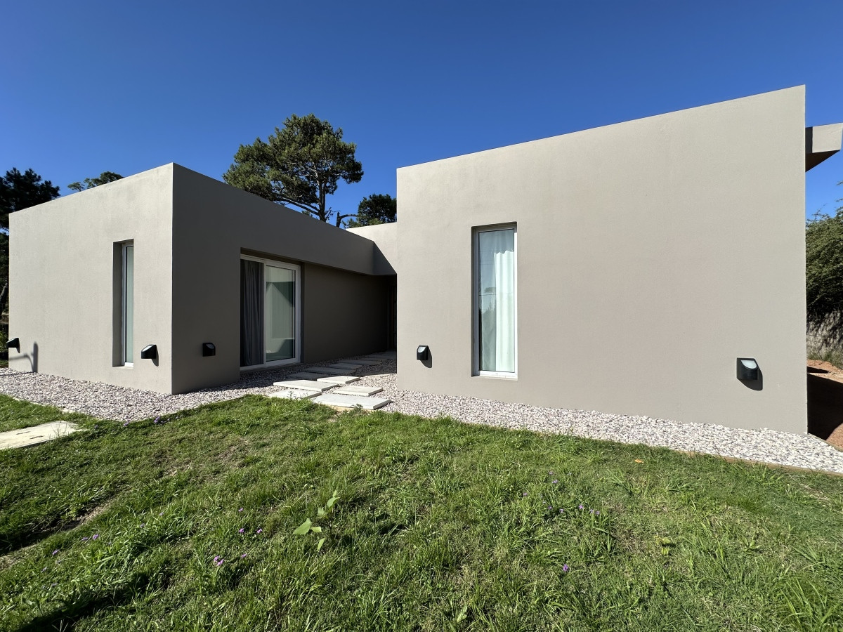 Casa ID.6427 - Venta casa en zona Chihuahua, Punta Ballena 