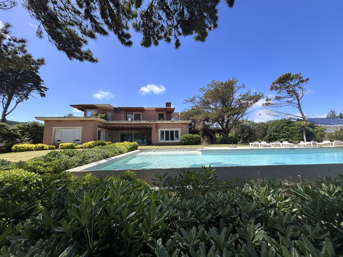 Casa ID.208 - Hermosa casa en Solanas en primera linea al mar 
