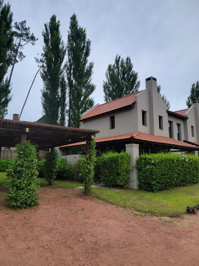 Casa ID.6306 - Venta casa tipo duplex en barrio privado Punta del Este 