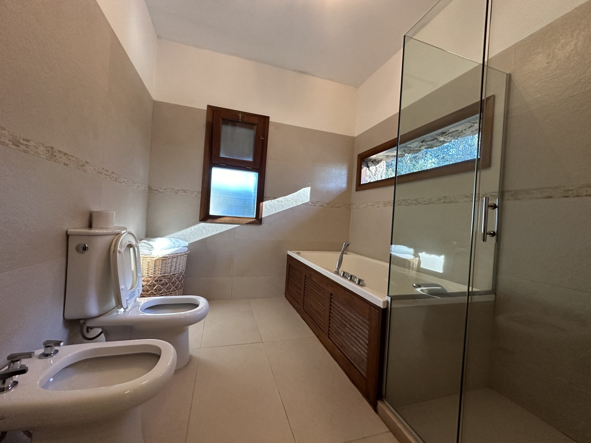 Casa ID.6591 - Venta casa en barrio semi cerrado Las Silvias, Punta Ballena 