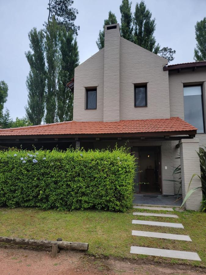 Casa ID.6306 - Venta casa tipo duplex en barrio privado Punta del Este 