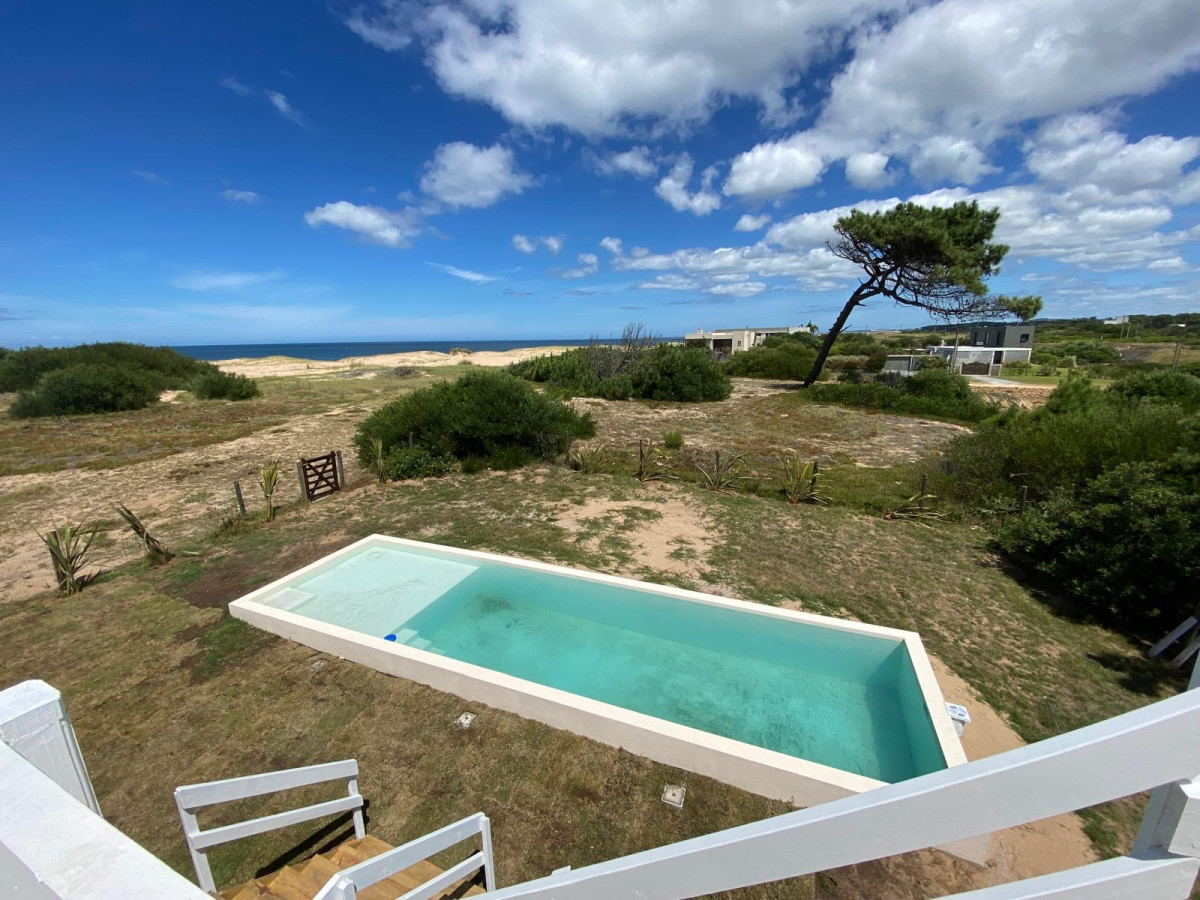 Casa ID.6448 - Venta casa en zona Chihuahua Punta Ballena 