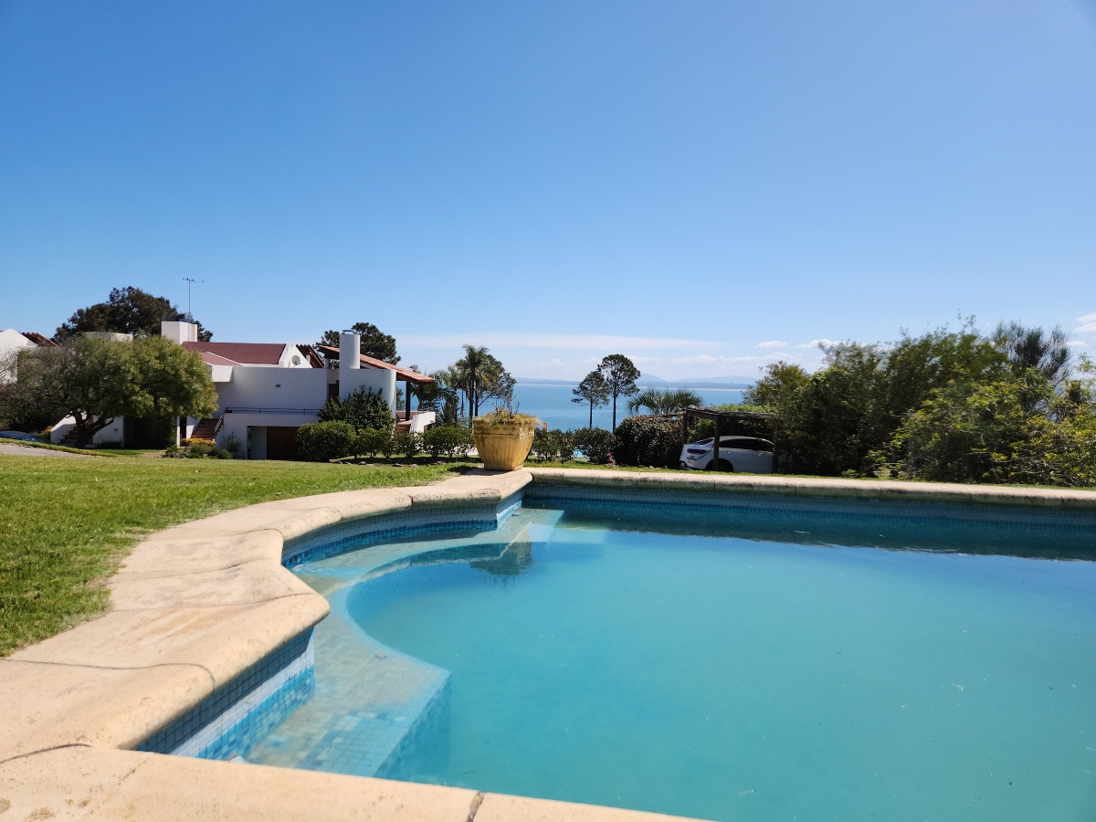 Casa ID.276 - HERMOSA CASA EN  PUNTA BALLENA,  VISTA AL MAR