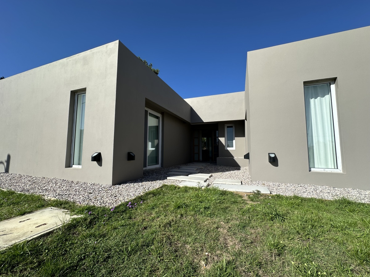 Casa ID.6427 - Venta casa en zona Chihuahua, Punta Ballena 