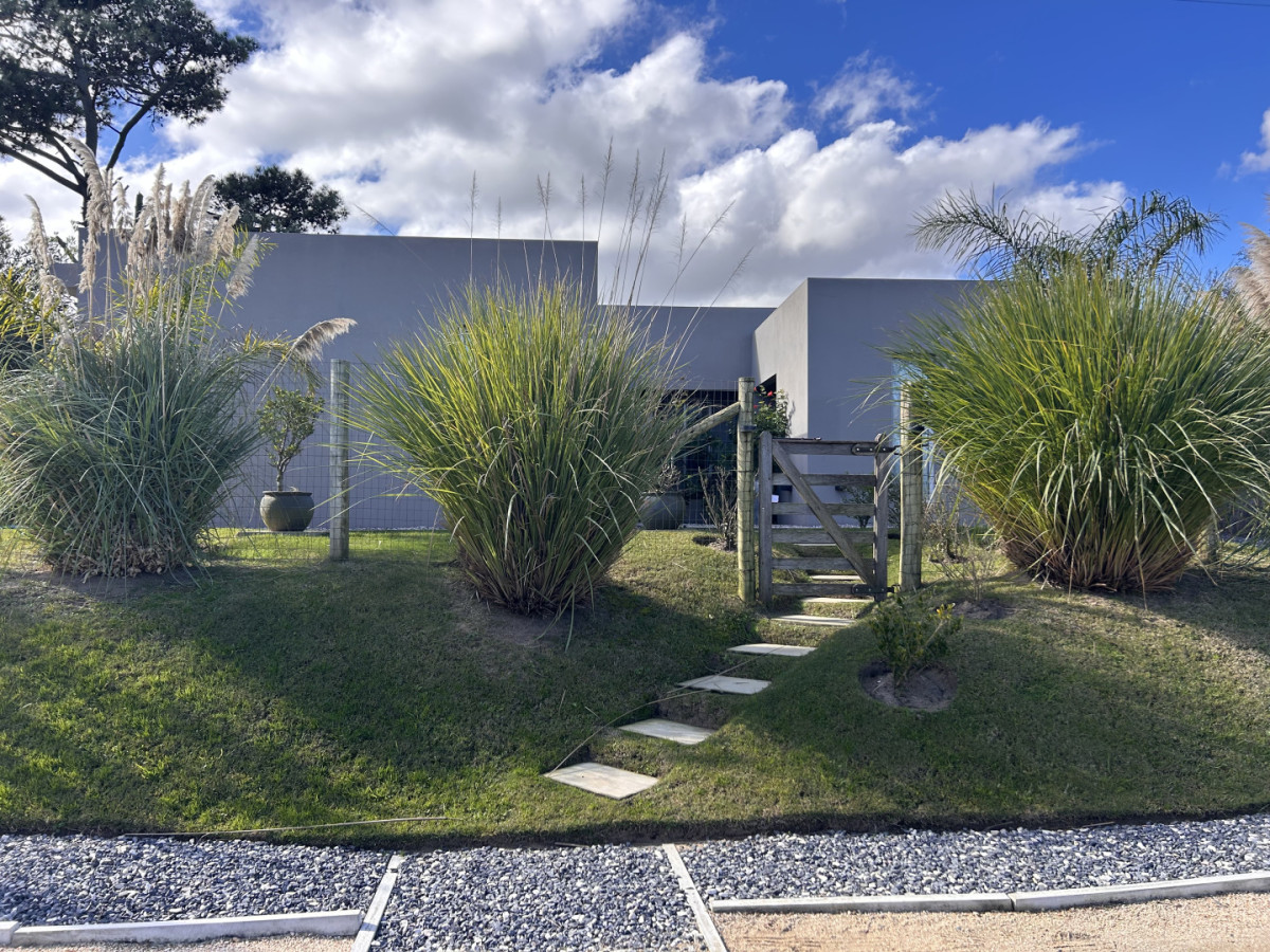 Casa ID.6427 - Venta casa en zona Chihuahua, Punta Ballena 