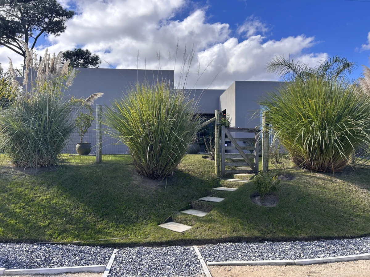 Casa ID.6427 - Venta casa en zona Chihuahua, Punta Ballena 