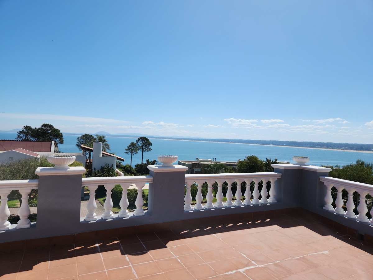 Casa ID.276 - HERMOSA CASA EN  PUNTA BALLENA,  VISTA AL MAR