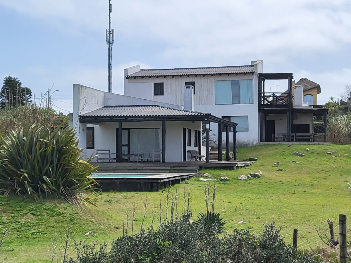 Casa ID.149 - Venta Casa en primera línea al mar, Punta Ballena 