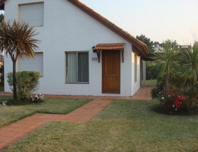 CASA EN TIO TOM A 1 CUADRA Y MEDIA DE LA PLAYA