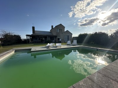 Linda casa en venta zona Tio Tom Punta ballena, vista al mar
