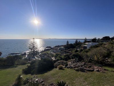 Excelente ubicacion por su vista al mar, a pasos de Casa Pueblo, lugar emblematico de Punta Ballena