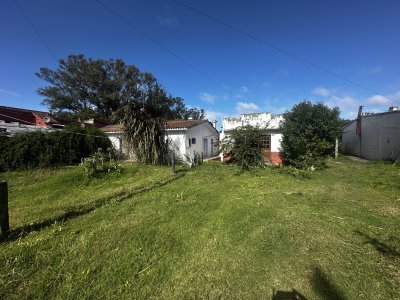 VENTA DE 3 CASAS SOBRE CAMINO LUSSICH PUNTA BALLENA 
