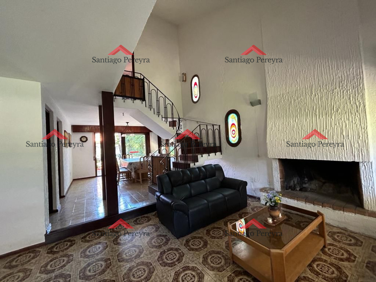 Casa ID.14445 - Casa de 3 dormitorios y servicio en alquiler anual. A una cuadra de Plaza Mexico