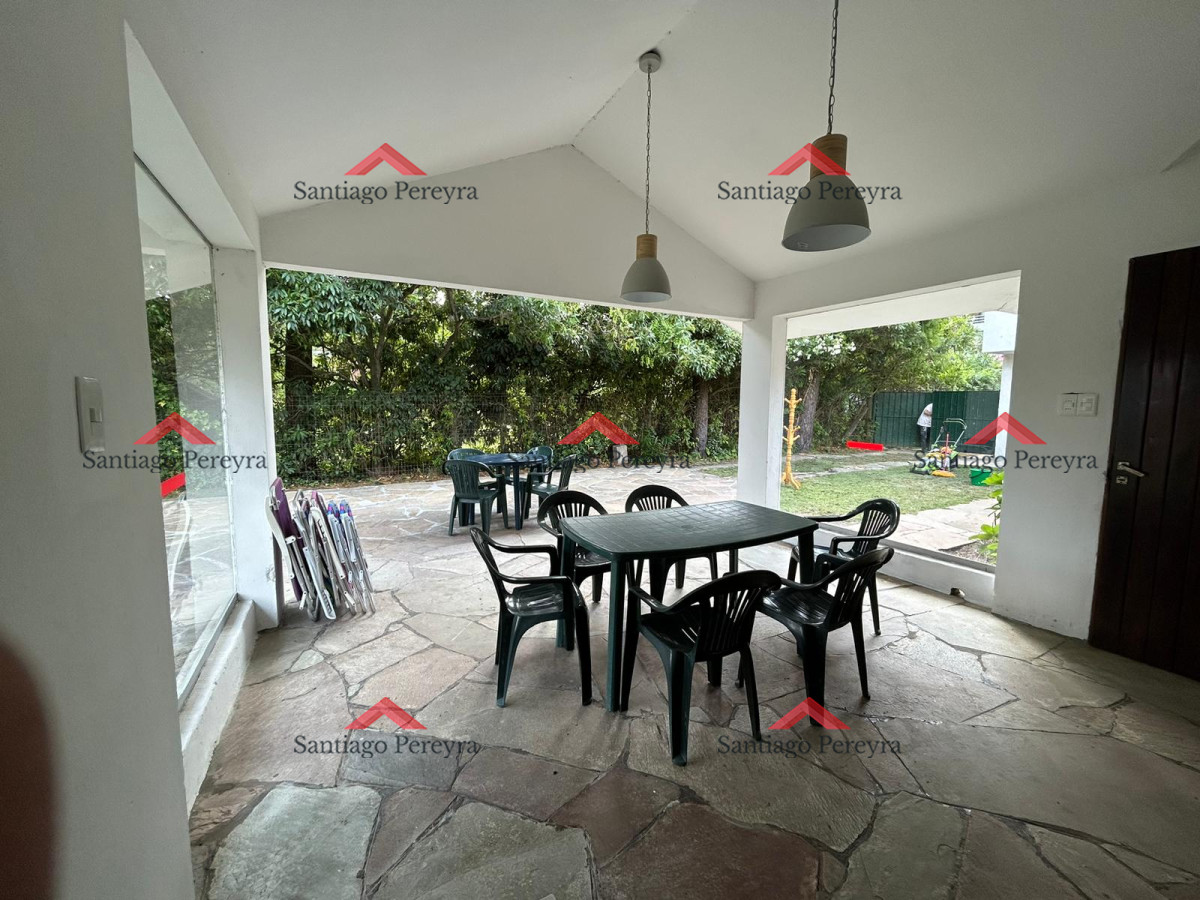 Casa ID.14445 - Casa de 3 dormitorios y servicio en alquiler anual. A una cuadra de Plaza Mexico