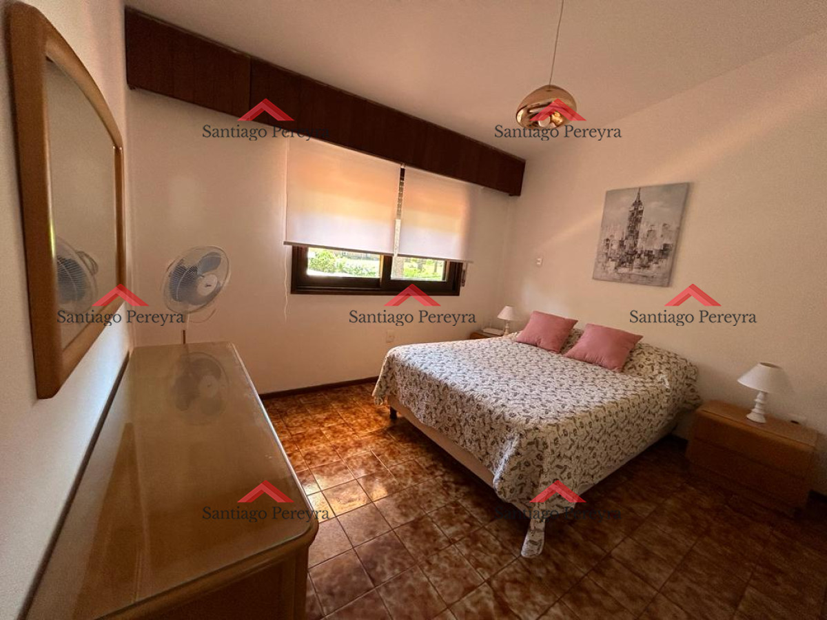 Casa ID.14445 - Casa de 3 dormitorios y servicio en alquiler anual. A una cuadra de Plaza Mexico