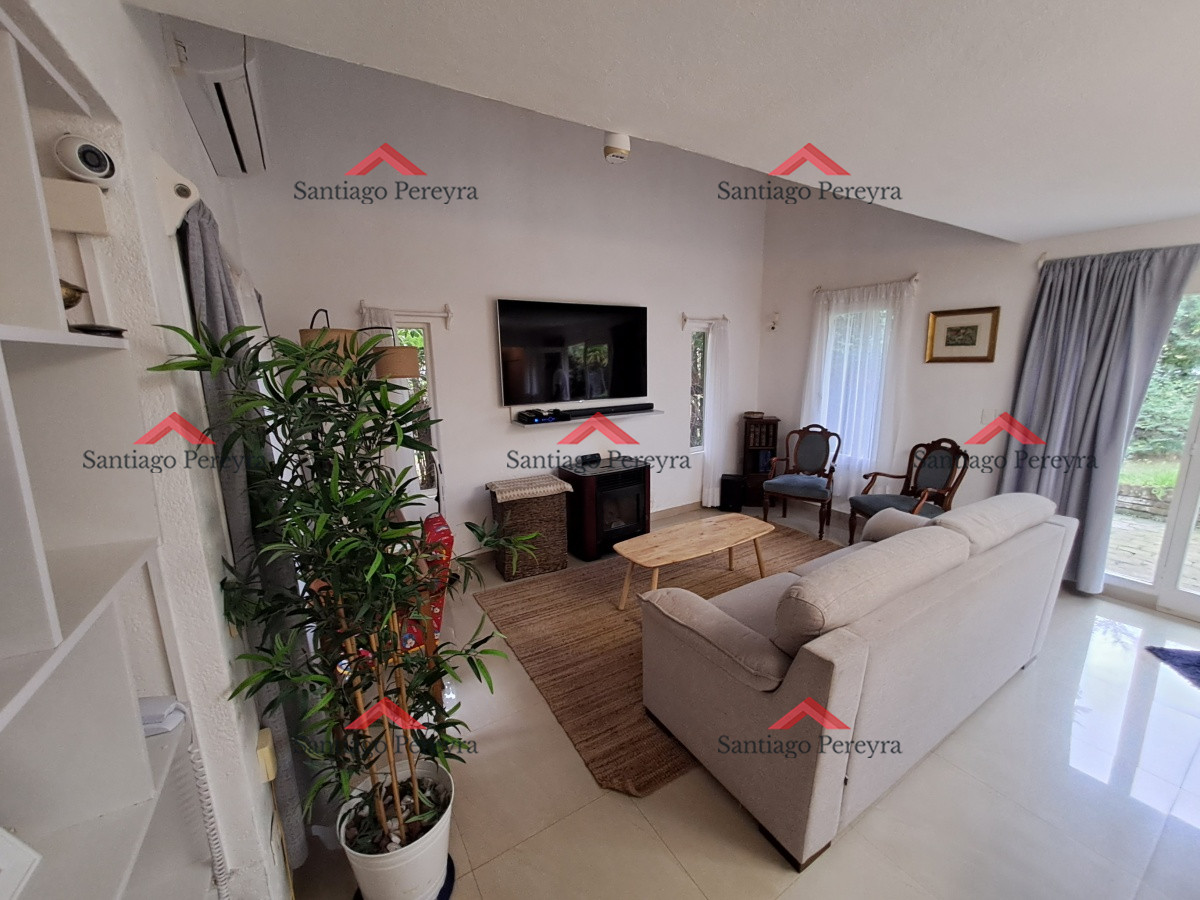 Casa ID.14446 - Alquiler anual en Punta del este 3 dormitorios y Piscina. Pegada al IC